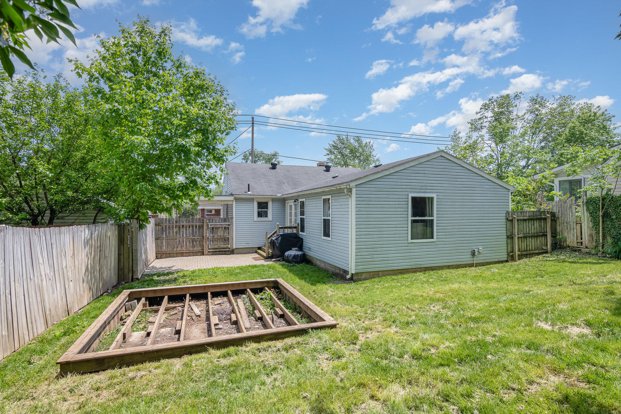 1483 Burnett Road, Springfield, Ohio 45505