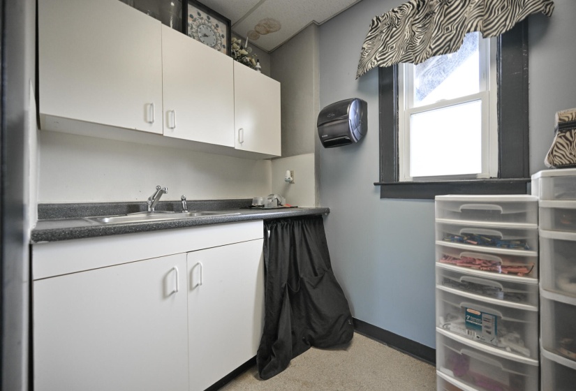 Kitchenette/Storage