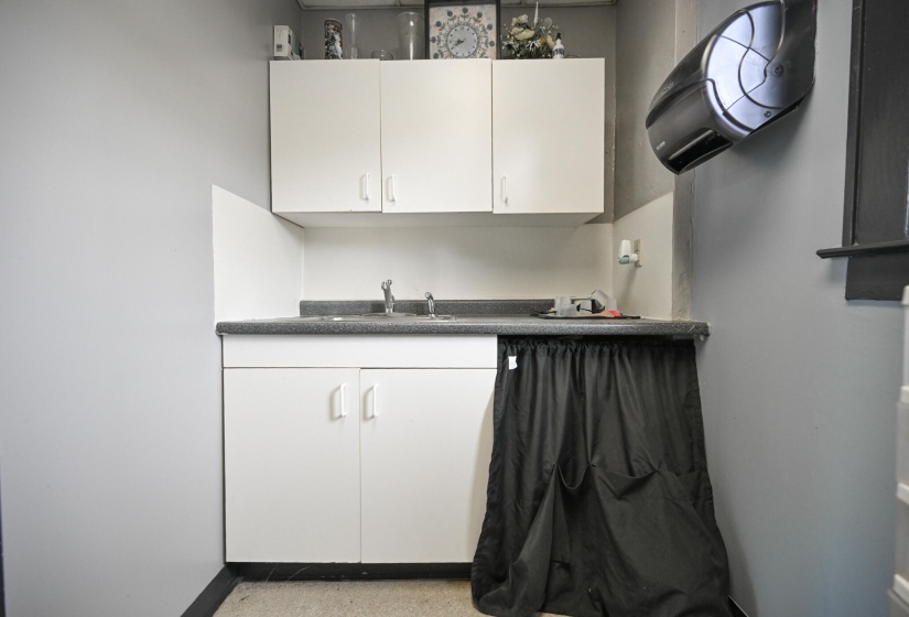 Kitchenette/Storage