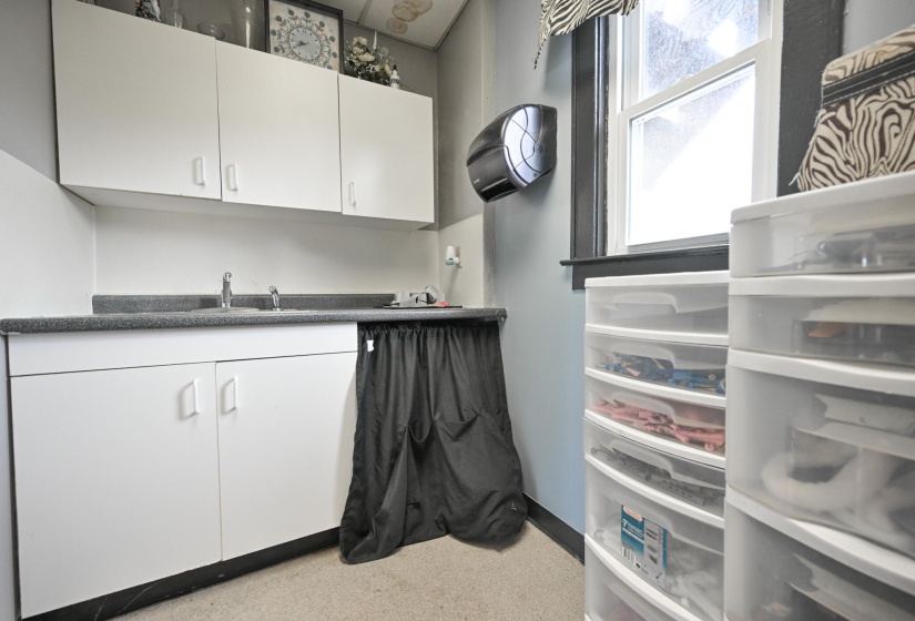 Kitchenette/Storage
