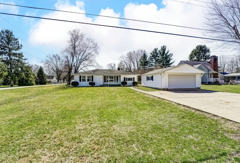Front view w/garage