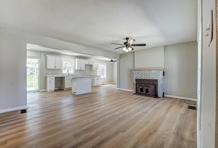 Living Room w/fireplace