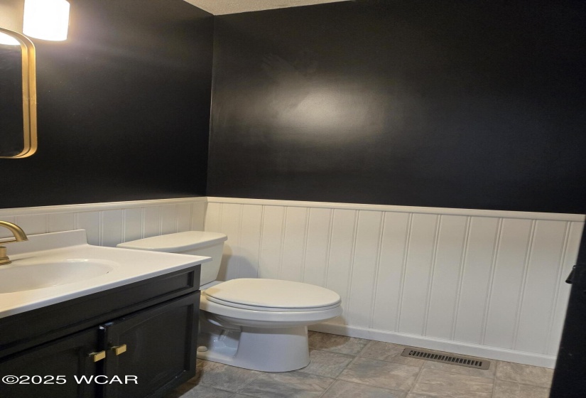Upstairs Main Bathroom