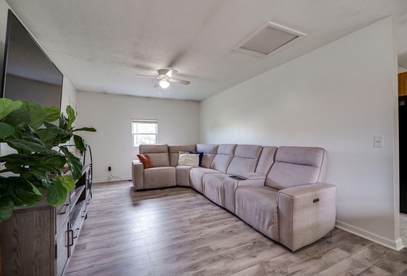 18-web-or-mls-1139-chalet-ave