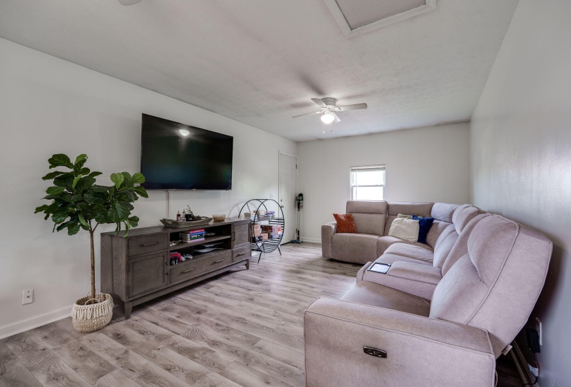 19-web-or-mls-1139-chalet-ave