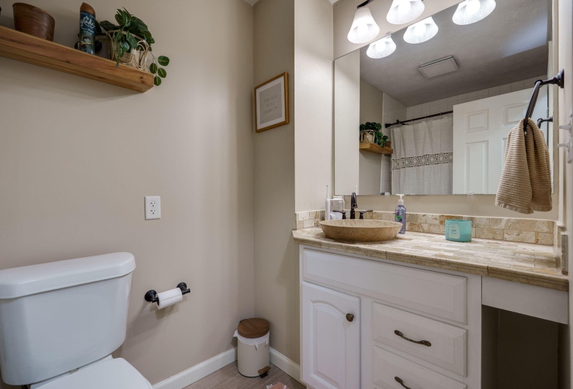 24-web-or-mls-1139-chalet-ave