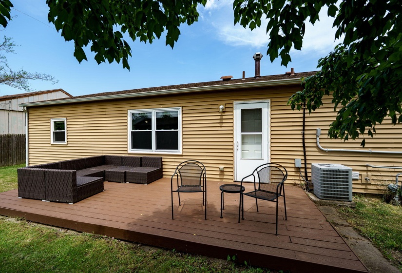 29-web-or-mls-1139-chalet-ave