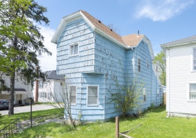 209 Auburn Avenue, Bellefontaine, Ohio, 3 Bedrooms Bedrooms, ,1 BathroomBathrooms,Residential,For Sale,Auburn,306640