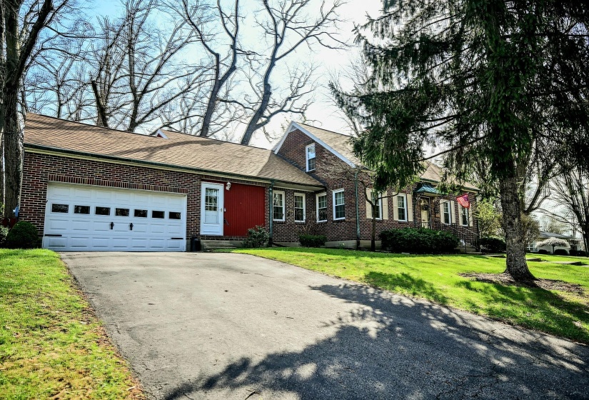 407 N Broadmoor Blvd