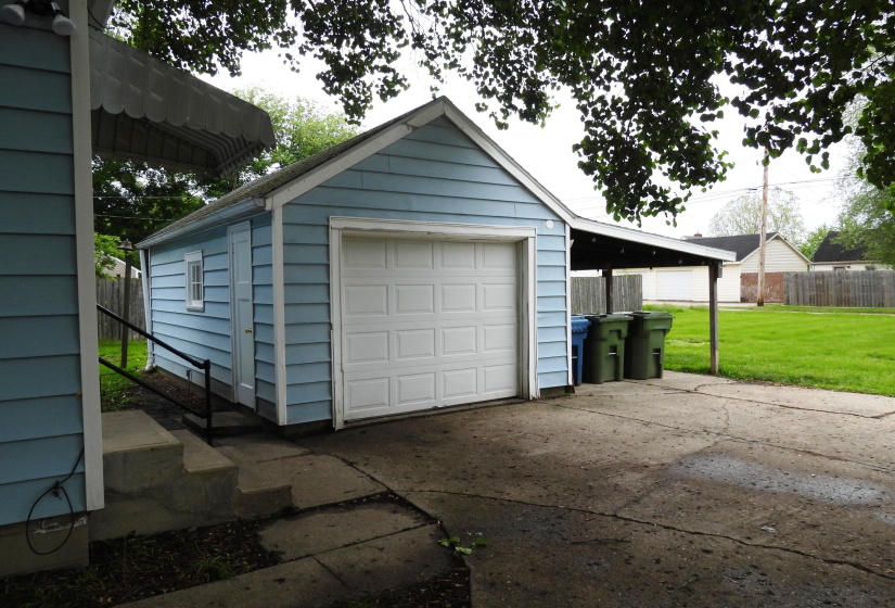 Detached Garage