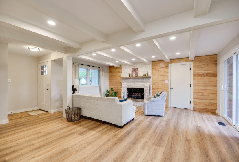6-web-or-mls-3300-old-clifton-rd