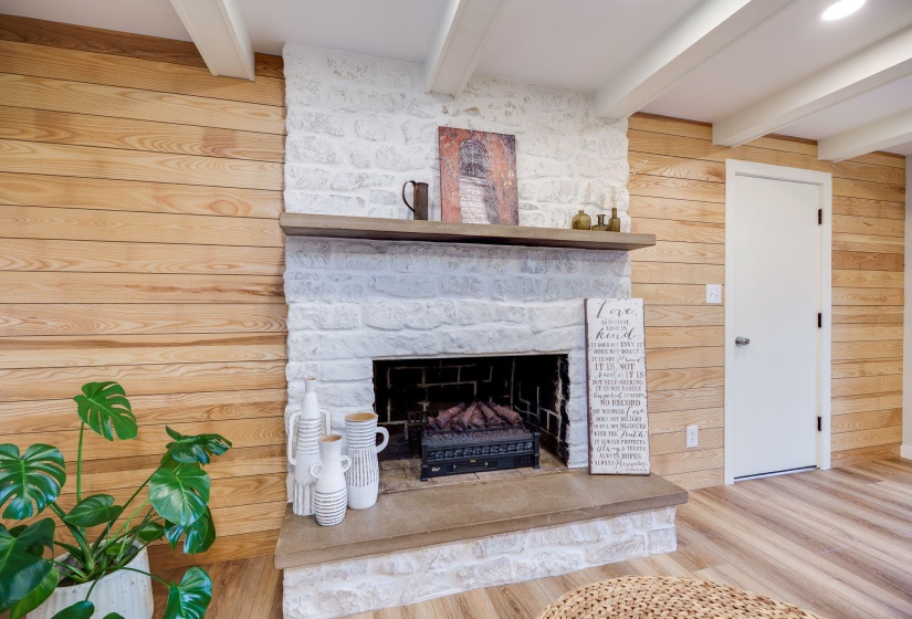 8-web-or-mls-3300-old-clifton-rd