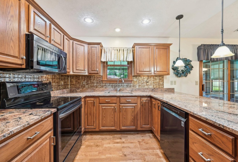 12-web-or-mls-Willow Lakes Dr-2805-012