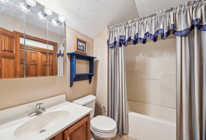 28-web-or-mls-Willow Lakes Dr-2805-028