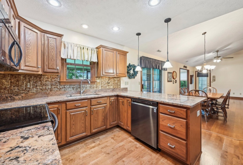 9-web-or-mls-Willow Lakes Dr-2805-009