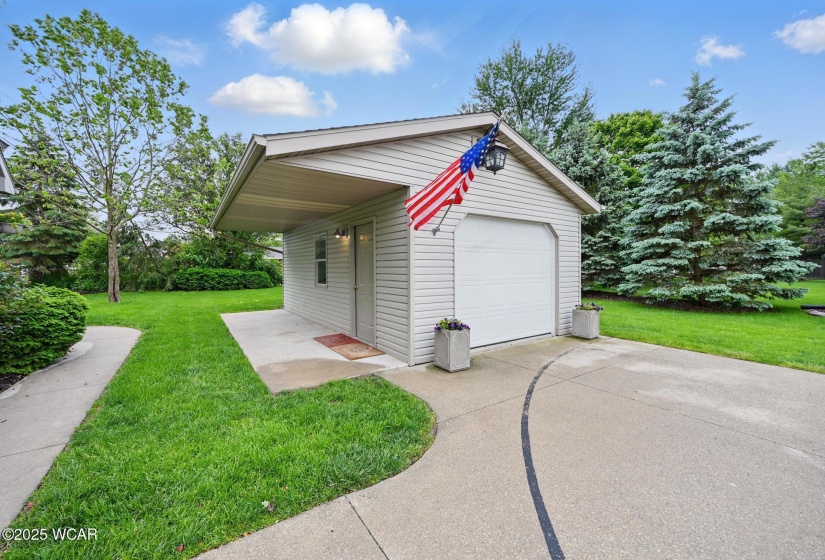 1 Car Detached Garage w Overhang