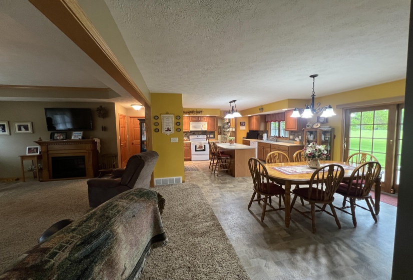 Kitchen/Dining Area