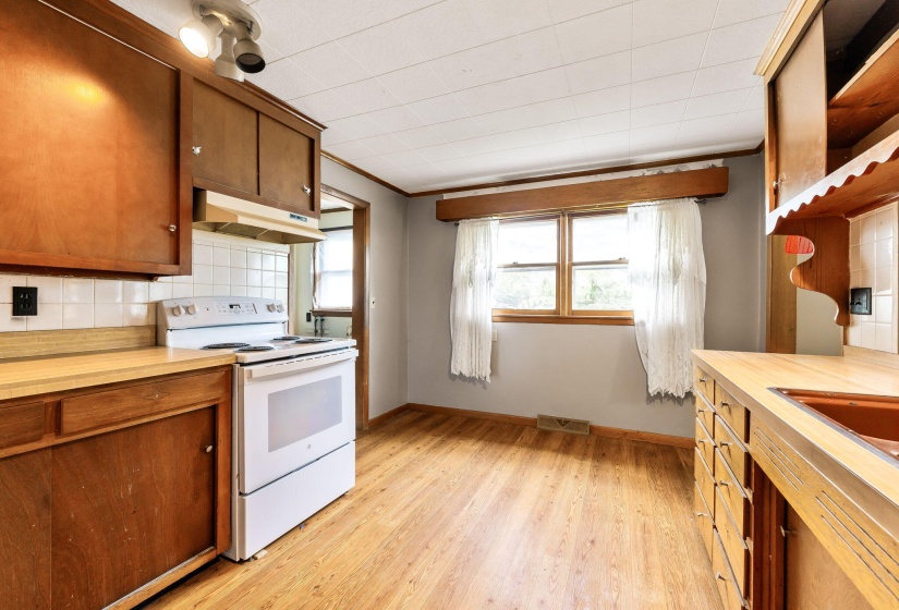 208 Pickrelltown Rd (Interior)-11