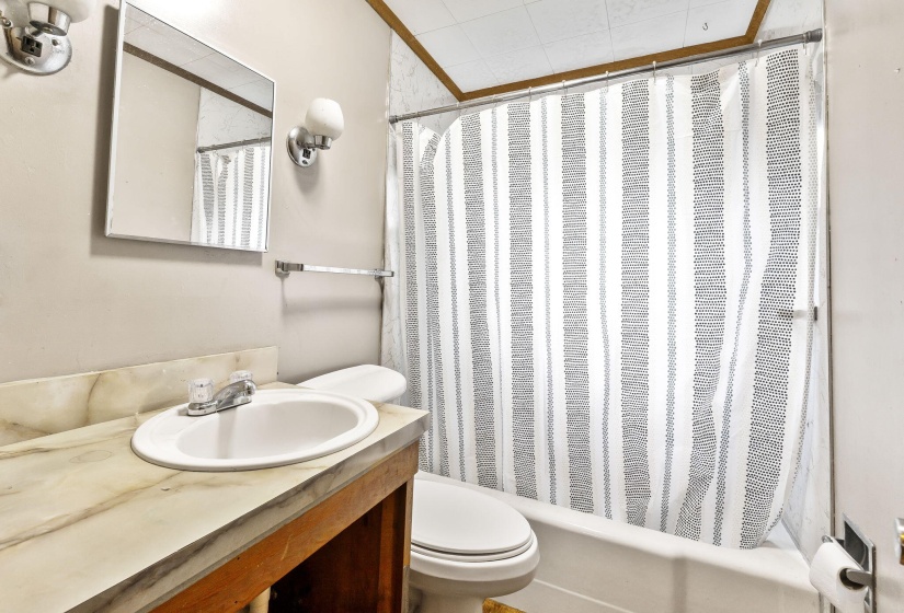 208 Pickrelltown Rd (Interior)-17