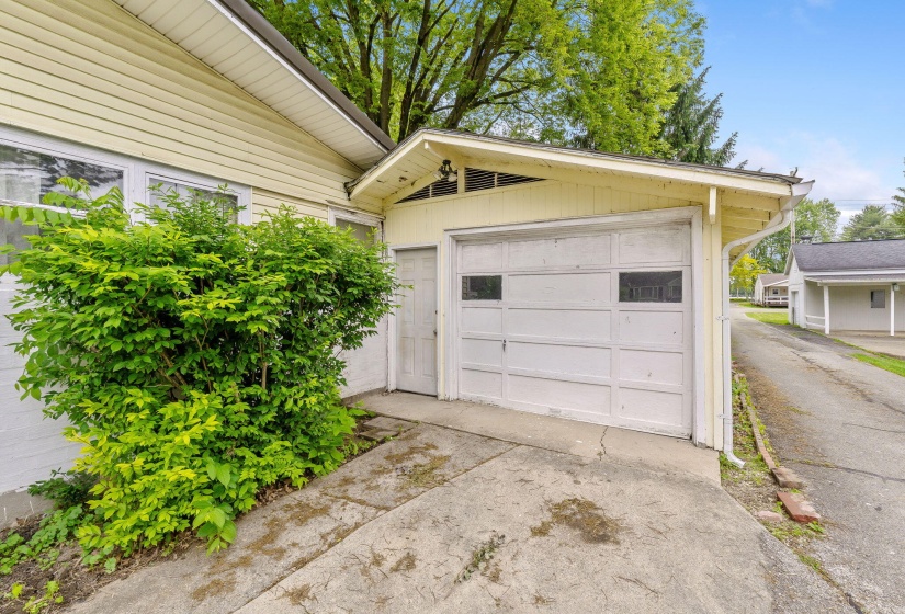 208 Pickrelltown Rd (Exterior)-5