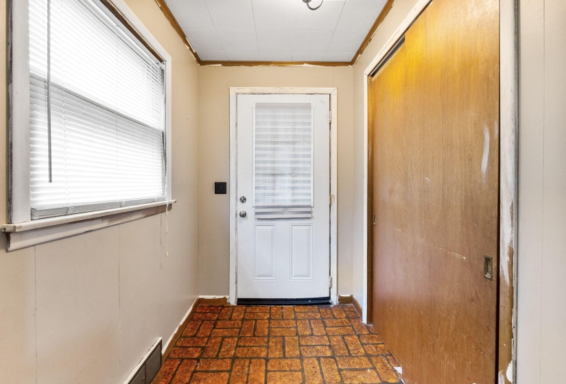 208 Pickrelltown Rd (Interior)-1