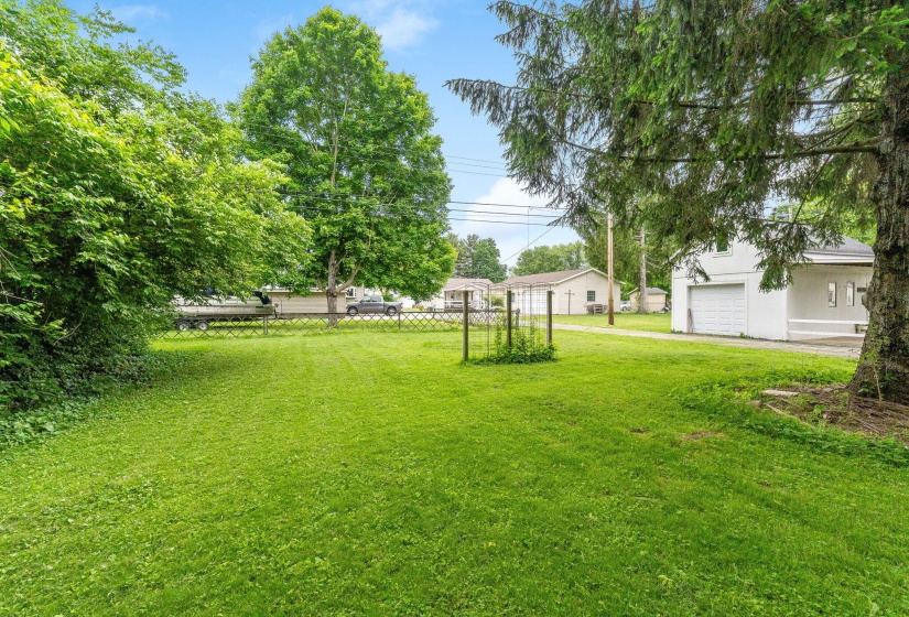 208 Pickrelltown Rd (Exterior)-12