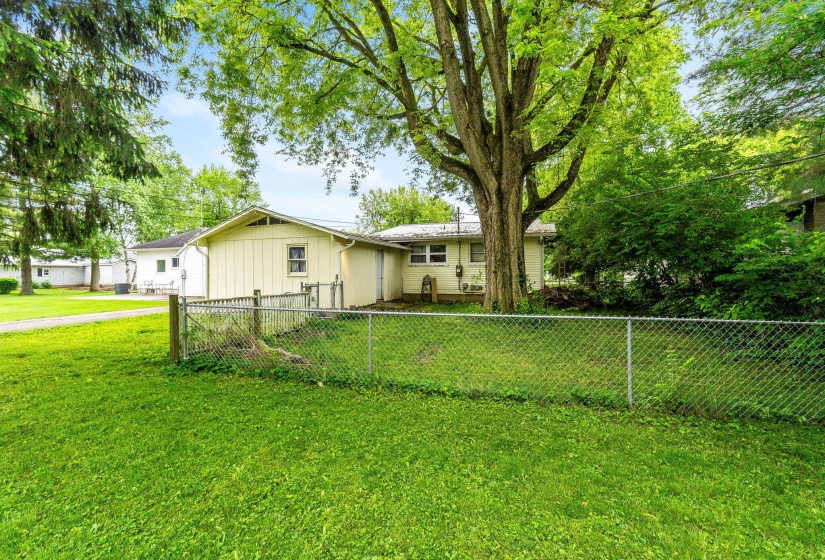 208 Pickrelltown Rd (Exterior)-13