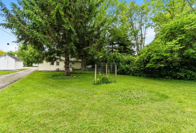 208 Pickrelltown Rd (Exterior)-16