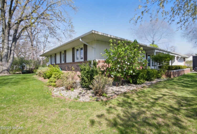 202 Wassenberg Drive, Van Wert, Ohio, 2 Bedrooms Bedrooms, ,2 BathroomsBathrooms,Residential,For Sale,Wassenberg,306759