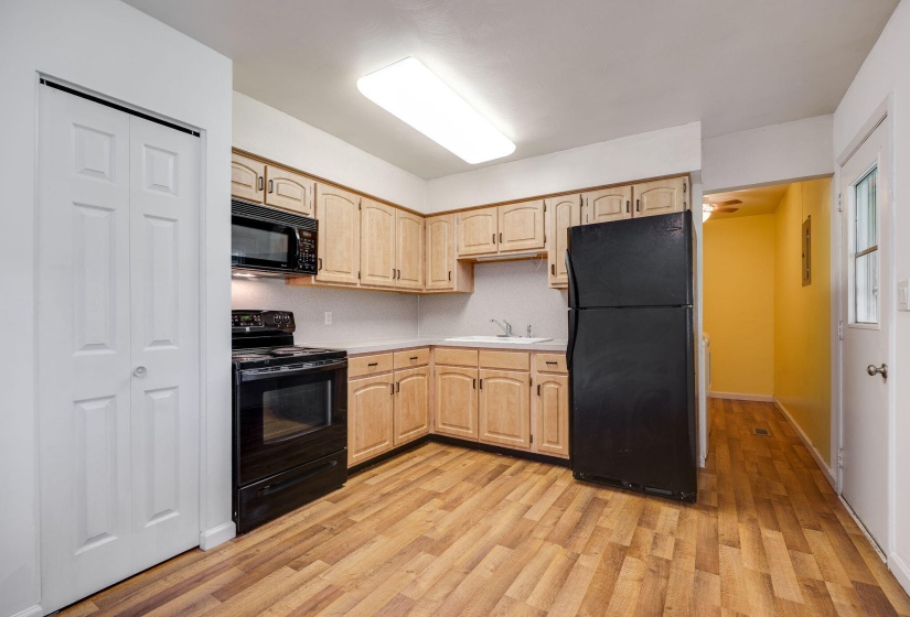 11-web-or-mls-1052-greenfield-dr