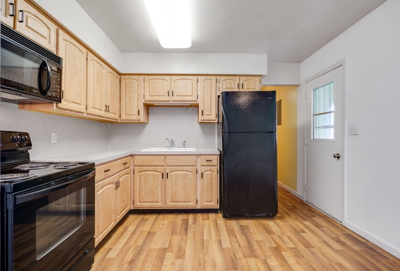 16-web-or-mls-1052-greenfield-dr