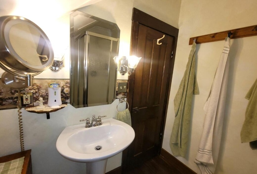Bathroom 2nd photo - Copy - Copy