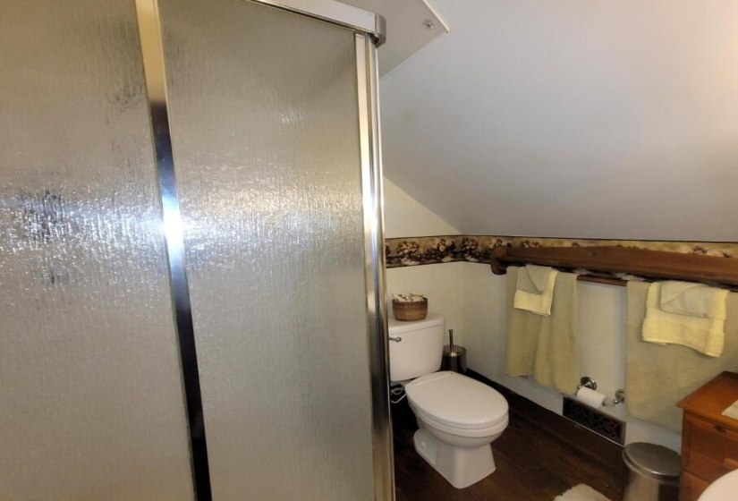 Bathroom 2nd floor - Copy - Copy - Copy