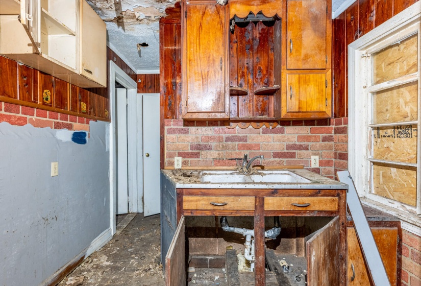 222 S Pike-7