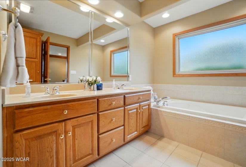 4042 Bur Oak Trail, Lima, Ohio, 3 Bedrooms Bedrooms, ,3 BathroomsBathrooms,Residential,For Sale,Bur Oak,307204