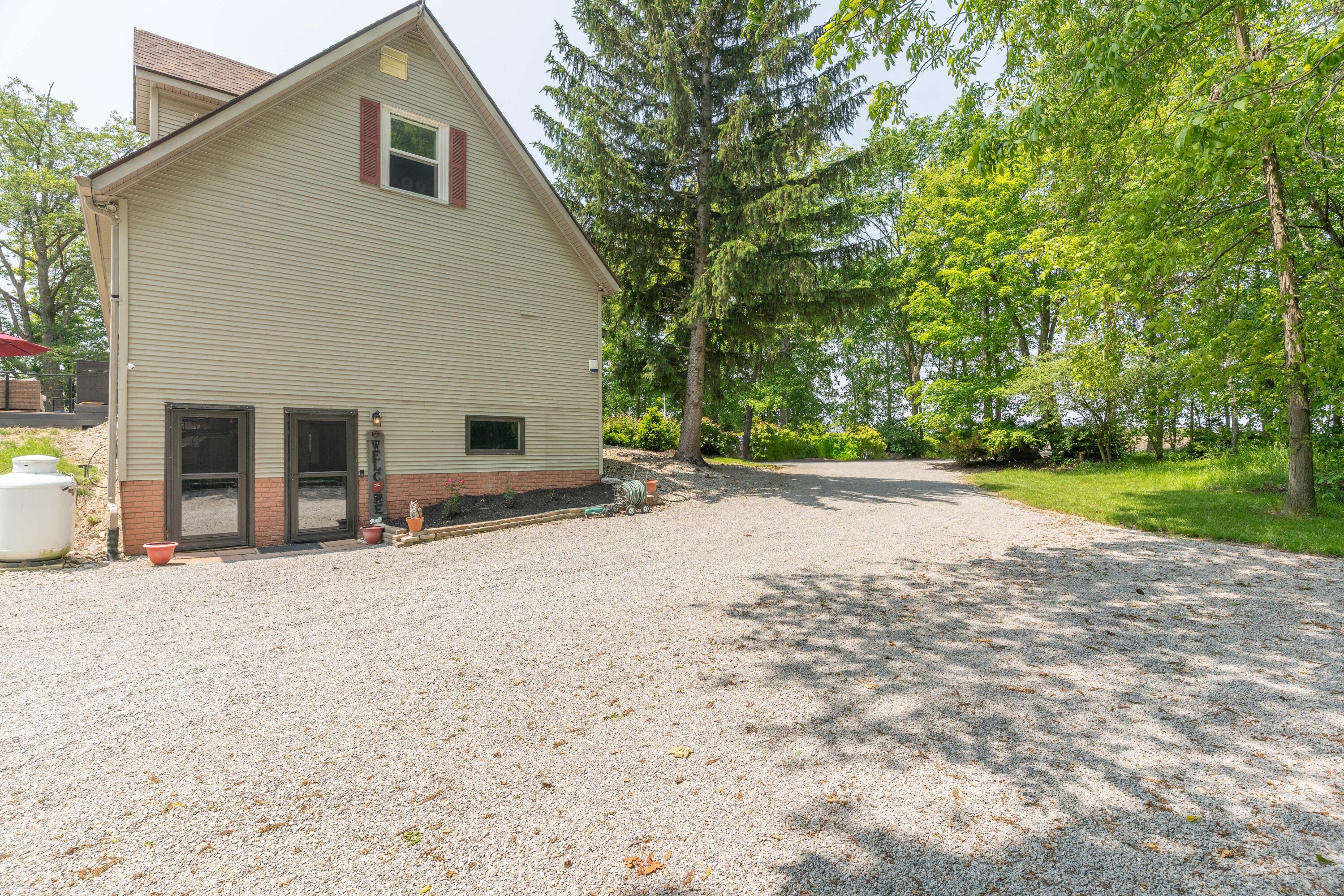 10810 Wenger Road, Anna, Ohio 45302