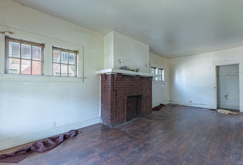 361 E McCreight-5