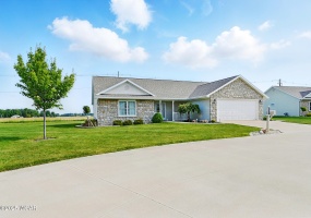 1076 Stonegate Court, Wapakoneta, Ohio, 2 Bedrooms Bedrooms, ,2 BathroomsBathrooms,Residential,For Sale,Stonegate,307267