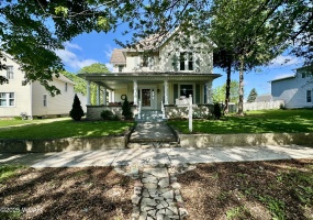 827 Main Street, Fostoria, Ohio, 3 Bedrooms Bedrooms, ,2 BathroomsBathrooms,Residential,For Sale,Main,306424