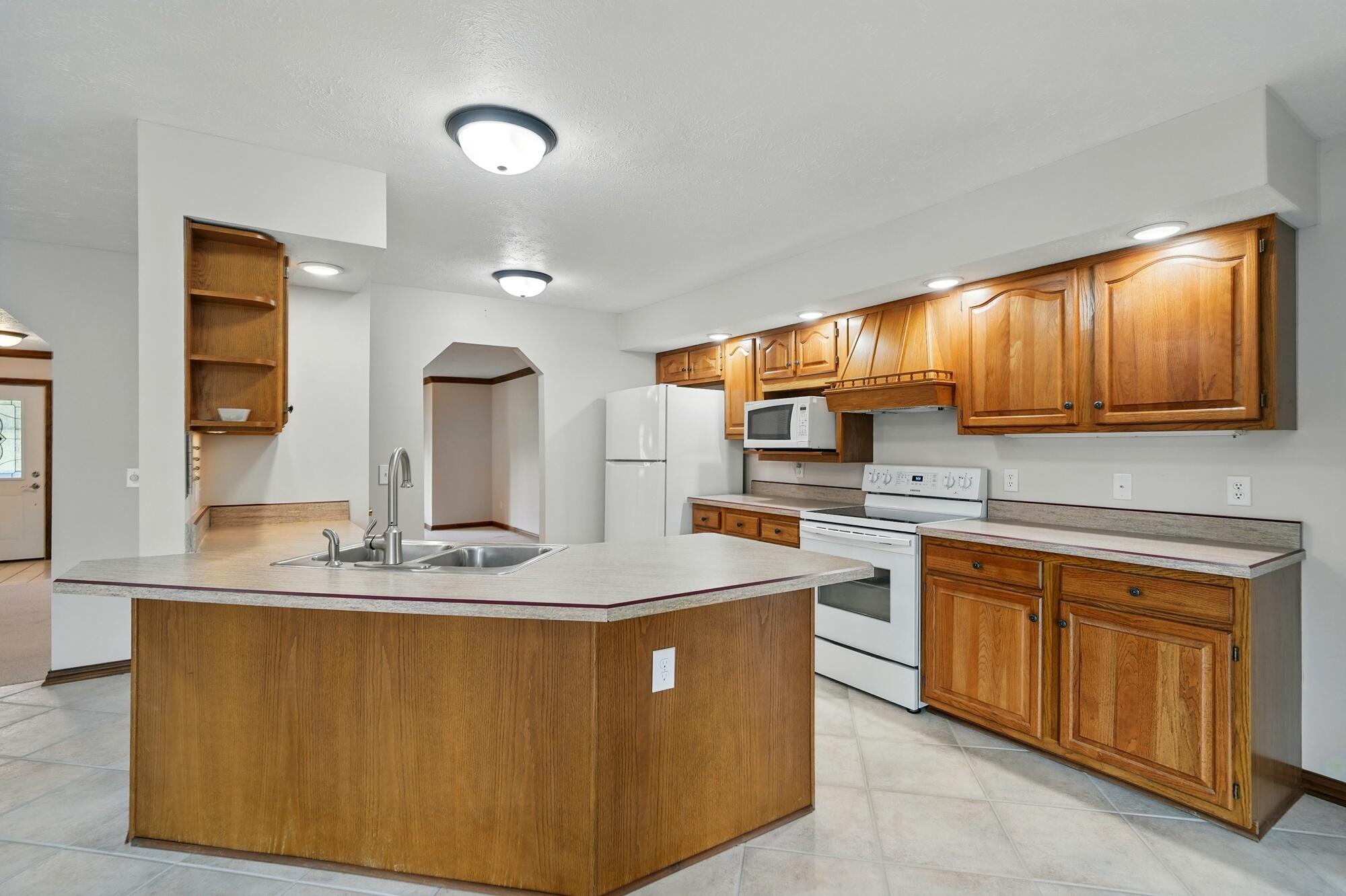 865 Copperfield Lane, Tipp City, Ohio 45371