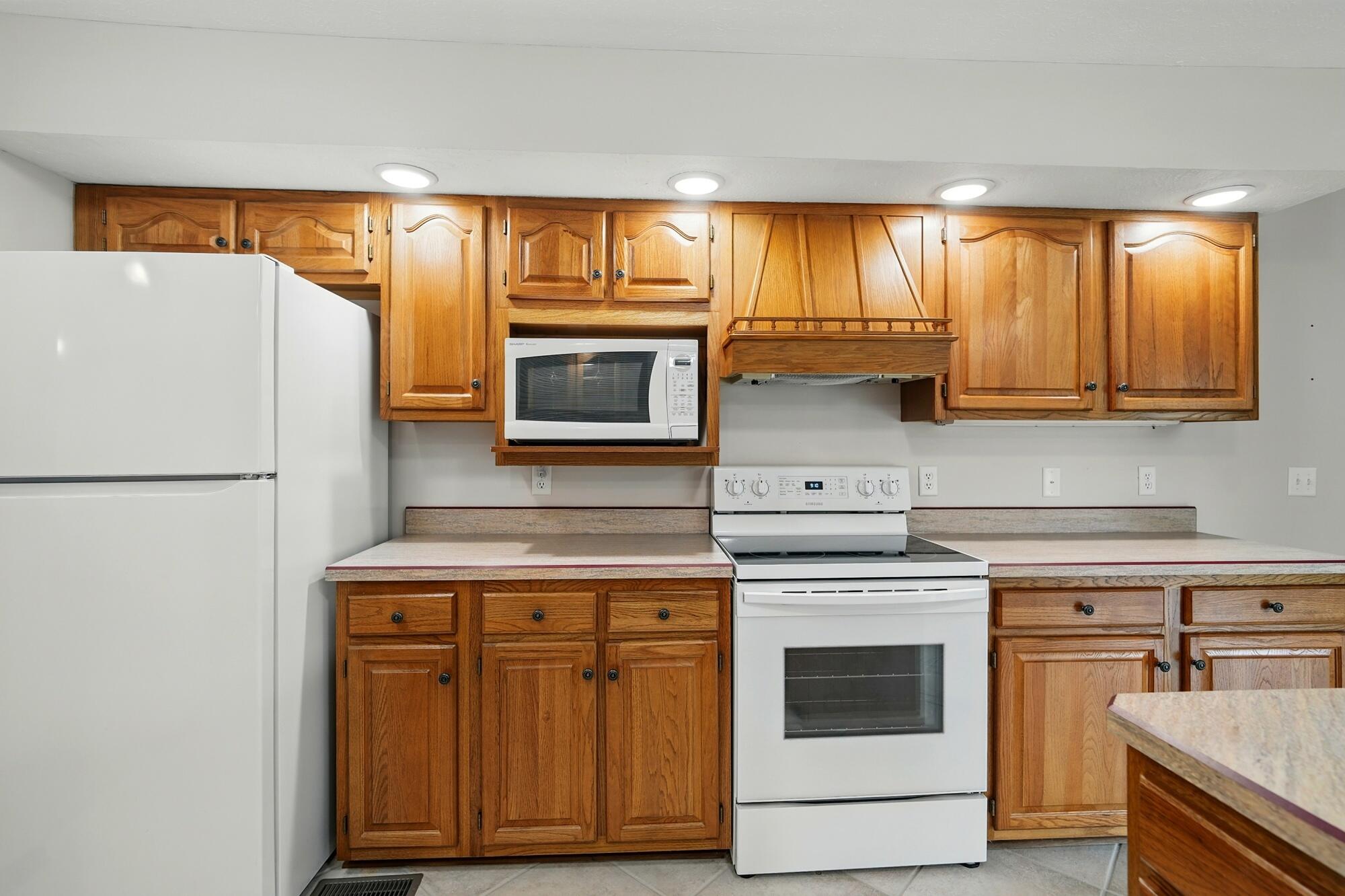 865 Copperfield Lane, Tipp City, Ohio 45371