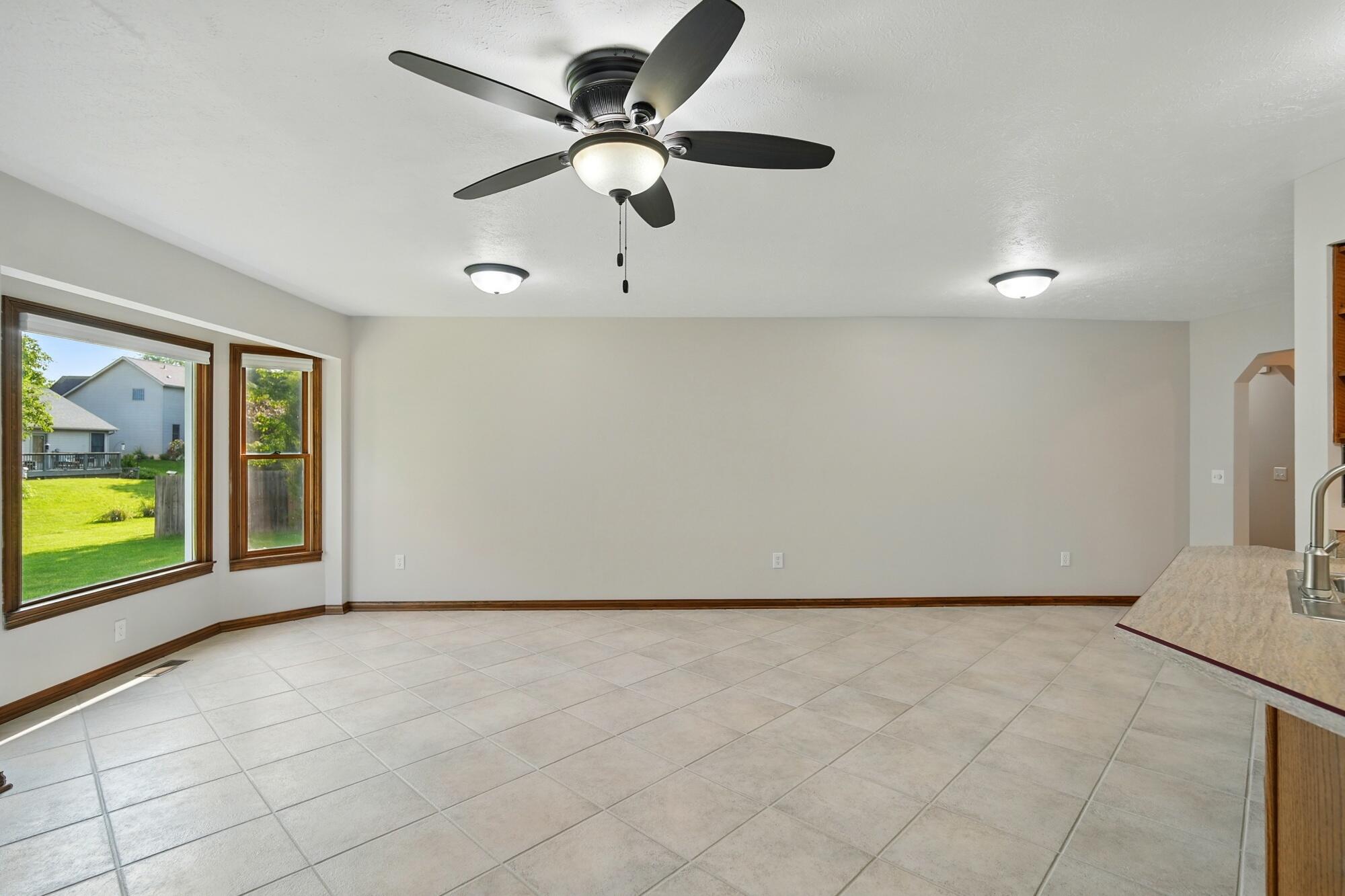 865 Copperfield Lane, Tipp City, Ohio 45371