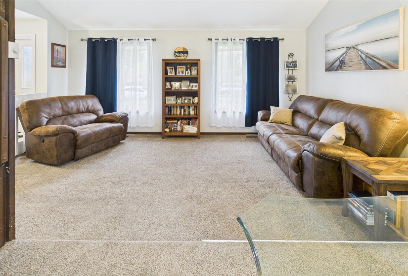 3-Living Room (2)