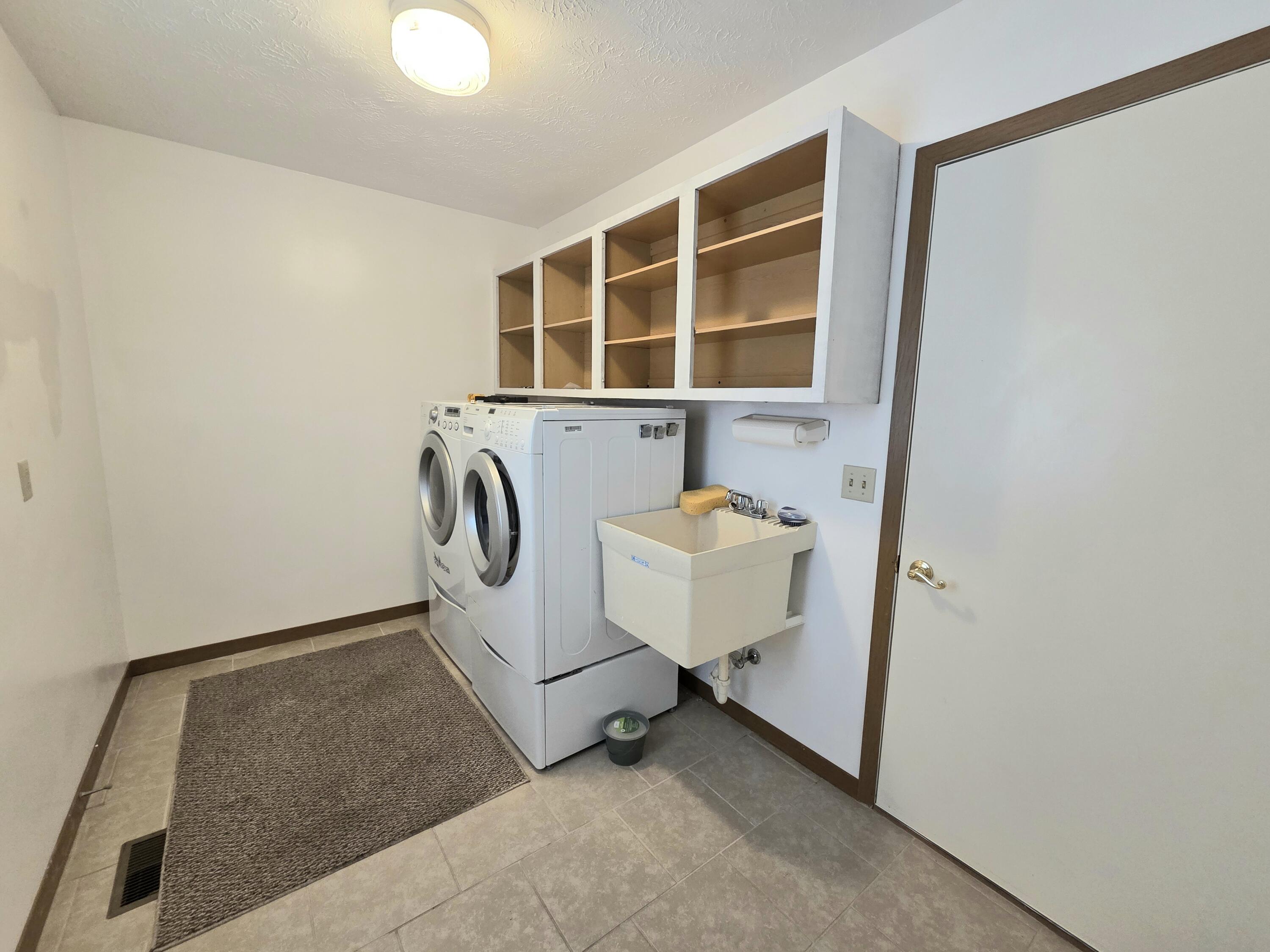3032 Armsgate Road, Springfield, Ohio 45503