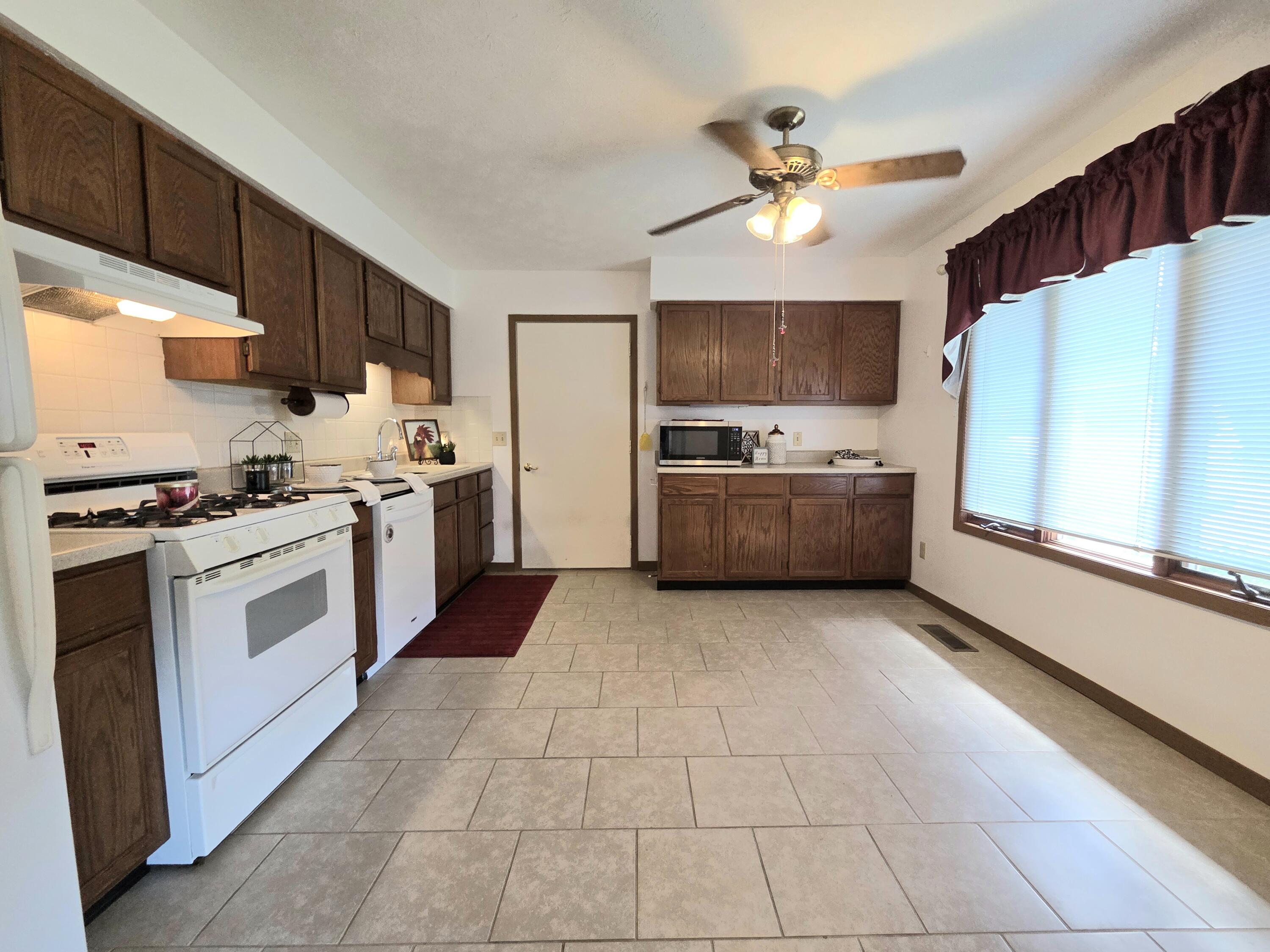 3032 Armsgate Road, Springfield, Ohio 45503