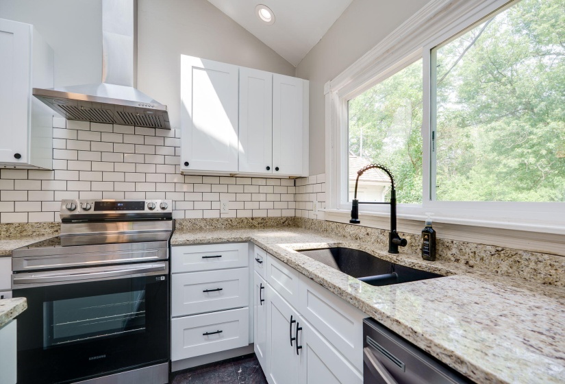 18-web-or-mls-4742-peacock-rd