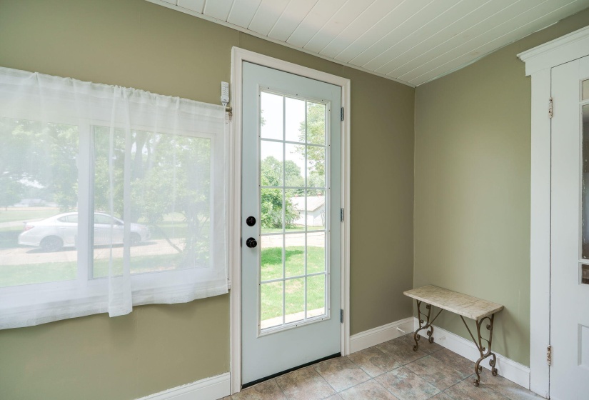 6-web-or-mls-4742-peacock-rd
