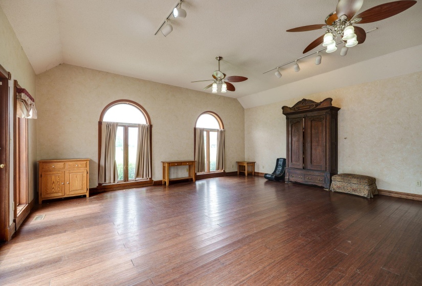 23-web-or-mls-4850-s-charleston-pike