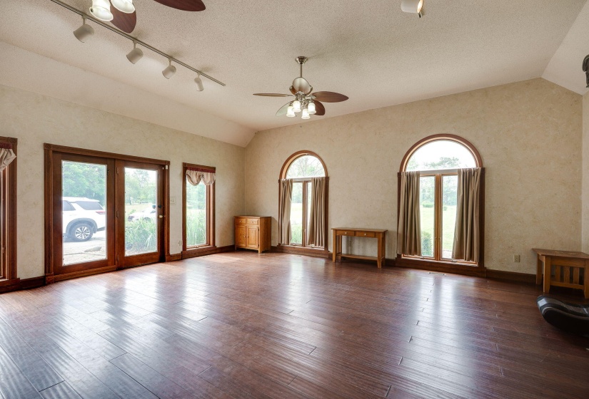 24-web-or-mls-4850-s-charleston-pike