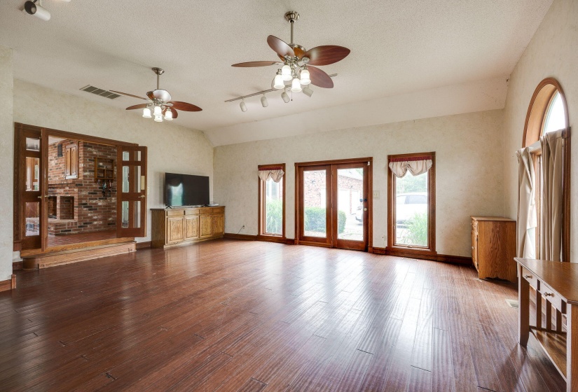 25-web-or-mls-4850-s-charleston-pike